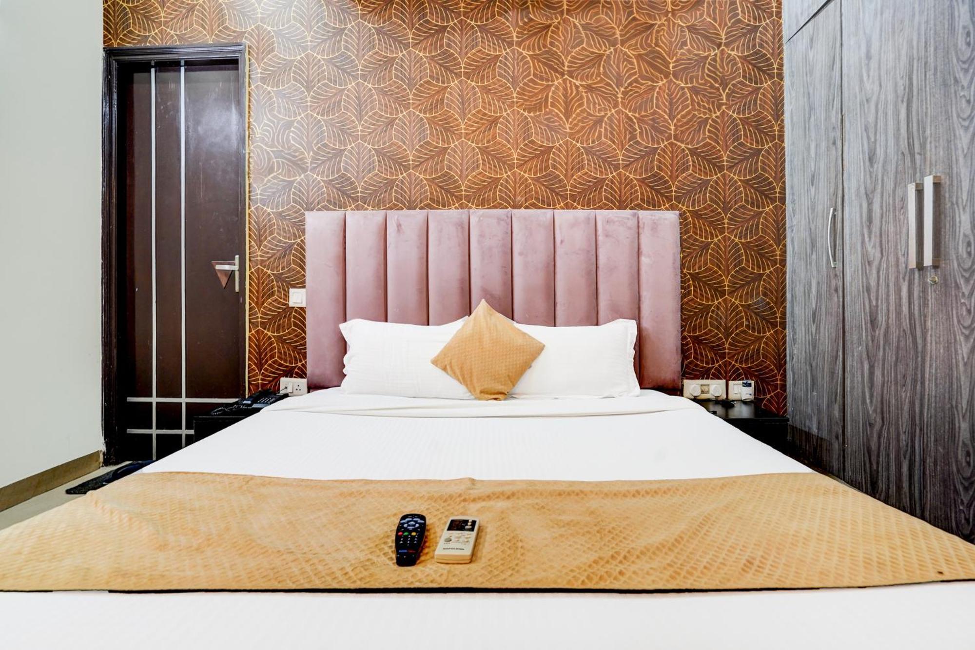 Fabexpress Next Home Гургаон Экстерьер фото